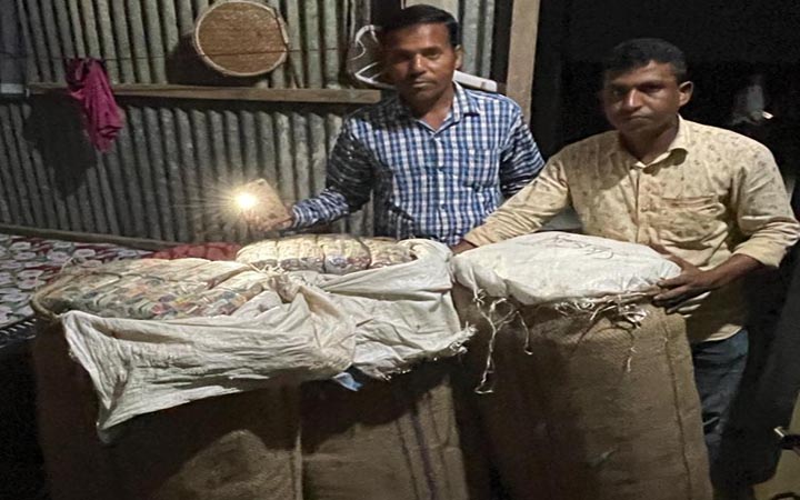 কিশোরগঞ্জে বিপুল পরিমান নকল ব্যান্ডরোলযুক্ত আকিব বিড়ি জব্দ